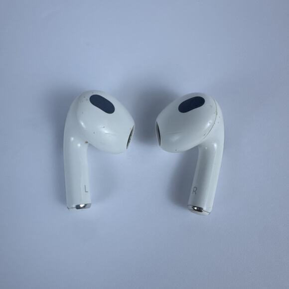 Apple AirPods (3rd generation) with Lightning Charging Case MPNY3AM/A - White - Picture 6 of 8